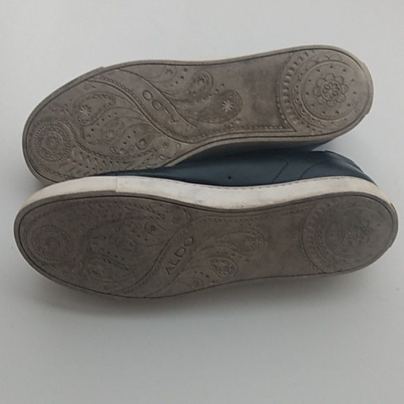 ALDO Women's Shoe's Size 8 Black with Gold Metal plate on the laces - Picture 8 of 11